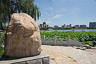 转生成魅魔每天榨牛奶是变白：“牛奶美白新潮流：揭秘二次元魅魔护肤奇谈，理性变美之道探析」