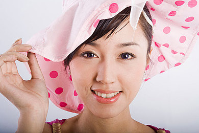 刷子刷语文老师脚底心：“课堂意外！学生用刷子刷老师脚心，引发文明礼仪大讨论”-1