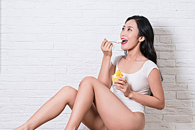 打扑克剧烈运动视频下载安装：创新结合健身！百万玩家好评，扑克运动游戏走红网络-1