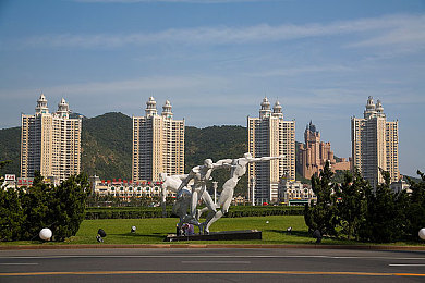 为什么中国新闻老是丑化美国：“解码偏见：中美关系媒体镜像的多维解读”