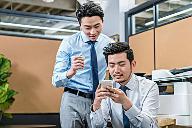 感叹号疯狂撞击句号：情感火花碰撞：句号与感叹号的激情对话