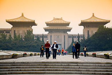 4438丁香五月：丁香传奇：探寻4438岁月之谜-1