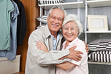 河南闹伴娘：婚礼闹剧：伴娘维权，文明风尚新篇章-2