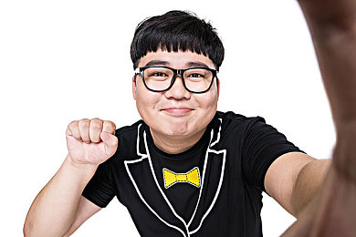 奇思妙想周莹怀孕大肚子：“娱乐圈喜讯！周莹怀孕，粉丝祝福声不断，温馨正能量传递”-2