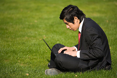 绿巨人冷眸：揭秘绿巨人变身之路：漫威英雄背后的故事与当代社会启示