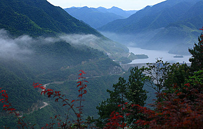 里番全彩：动漫秘境探秘之旅：青春校园至科幻奇幻，全彩动漫盛宴-1