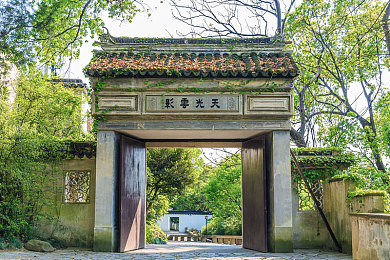 1377西方大但艺术：魔幻探险与艺术盛宴：探索独特画风与策略玩法的新游