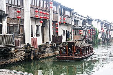 三上悠亚国产区电影：影视制作之旅，情感共鸣新篇章，游戏跨界融合探秘