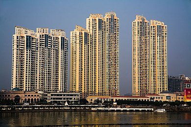 亲妺妺洗澡时伸进她的内裤里：揭秘游戏攻略：惊悚标题引关注，点击率飙升秘诀！