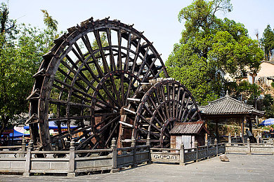 打扑克黄色：扑克魅力探秘，历史韵味尽享，文明游戏共筑欢乐圈-2
