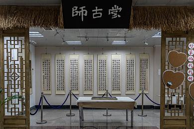 男生和女生打扑克第一视角软件：透视牌局，身临其境：全新视角扑克体验之旅-2