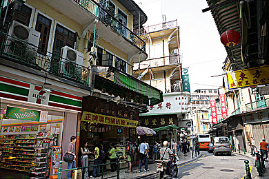 100款流氓软件下载安装入口：揭秘热门流氓软件：下载体验一网打尽，功能魅力不容错过