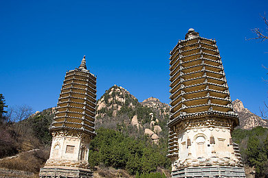 跪在老师脚下闻老师丝袜脚：丝袜风情养成记，虚拟校园师生恋之旅-3