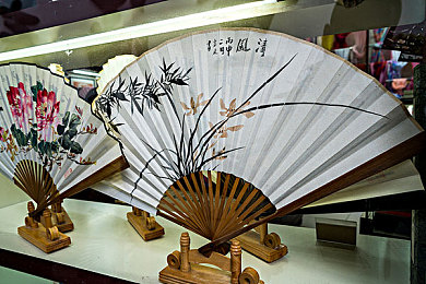 转生成魅魔每天榨牛奶是变白：“牛奶美白新潮流：揭秘二次元魅魔护肤奇谈，理性变美之道探析」-4