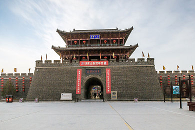 黑人 巨大 迪克 娇小：《巨人世界》多元文化碰撞：黑人巨汉与娇小精灵，挑战你的视觉与娱乐极限-3