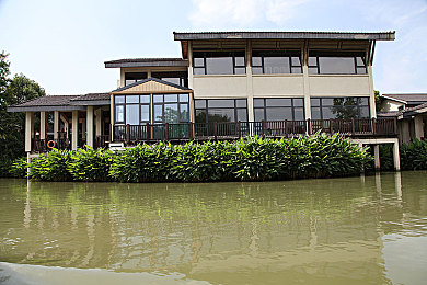 公园拐胖叔回酒店：卡通胖侠迷径寻幽，解谜奇境畅游探秘之旅-2