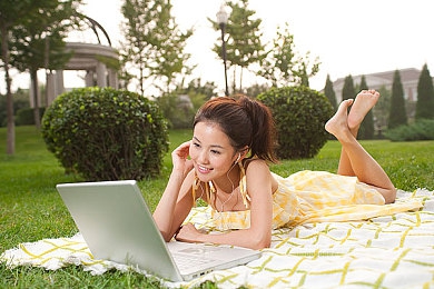 被女同学脱裤子玩jiji：穿越惊悚互动，解锁心灵冒险新篇章——探索“女同学脱裤子玩jiji”神秘世界-2