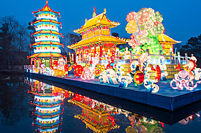 2023年黄色软件下载APP：揭秘2023：暗流涌动的黄色软件下载APP世界，风险与诱惑并存-1