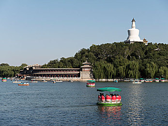 美女不穿衣服软件：时尚创意秀场，虚拟美女衣橱大挑战-2