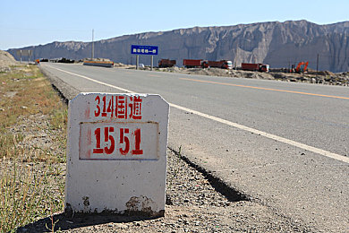 打扑克剧烈运动软件：虚拟扑克场，身心双重锻炼乐园