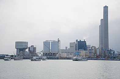 西装男和西装帅Gay的背景故事：都市西装传奇：个性与认同的时尚之旅-4