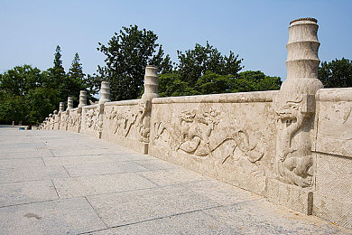 红桃视频入口成免费人入口：“红桃视频推免费观影门，引发行业热议，用户体验与盈利模式如何平衡？”-4