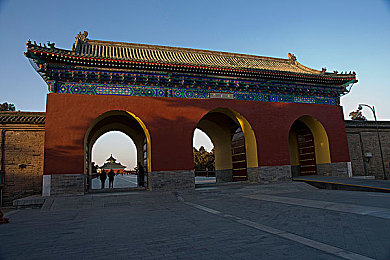 富二代黄片：揭开奢华迷雾：探寻“富二代影视”背后的文化密码与价值观思辨-4