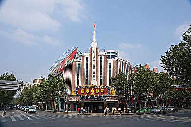 成人av影视：数字浪潮下的娱乐边界：探索成人影视行业的转型与挑战-3