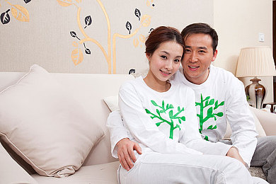 莹莹被老头各种姿势糟蹋：奇遇老头携手莹莹，创意幽默共闯关卡欢乐多-3