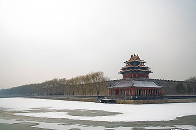 泳衣憋了几小时尿夹腿：“泳衣设计引尴尬：女子游泳憋尿数小时，呼吁关注人体需求与时尚兼顾”-3