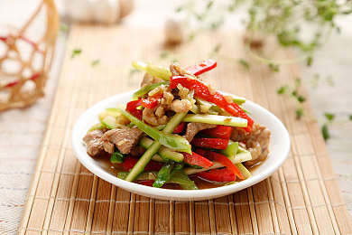 国产吃瓜黑料入口：揭秘“吃瓜黑料”应用：网络舆论场暗流涌动，信息安全风险警示-3