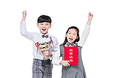 前锋击球手互口榨精：巧破敌阵，默契交融：足球战场上的锋线无间道战术解析-3