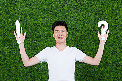扒哥黑料今日热点：“网络风暴：扒哥风波激荡，道德底线再受拷问，网络红人需反思自律”-2