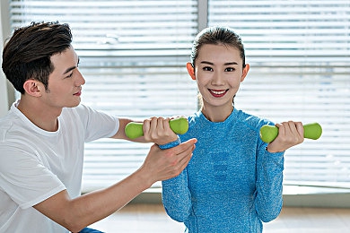 婉莹的十七个农民工内容概括：梦想之光，异乡奋斗十七载，婉莹的坚韧与辉煌