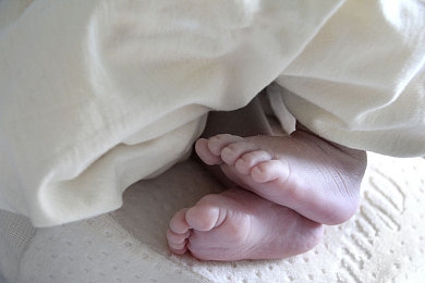 男女打扑克不盖被子软件：扑克娱乐新潮起，隐私边界再思辨——软件风波引发社会深思-5